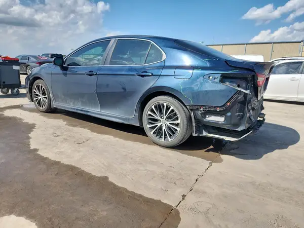 4T1B11HK3JU647516 2018 TOYOTA CAMRY - Image 2