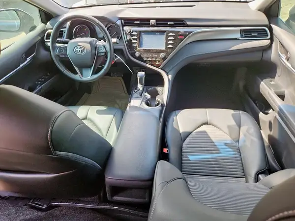 4T1B11HK3JU647516 2018 TOYOTA CAMRY - Image 8
