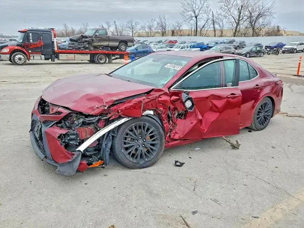 4T1B11HK3JU647564 2018 TOYOTA CAMRY - Image 1
