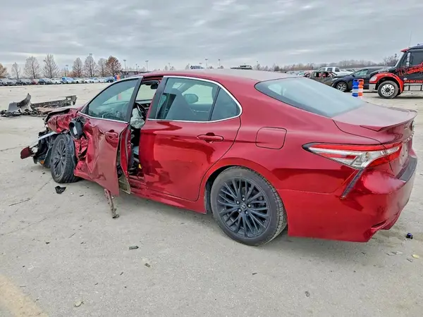 4T1B11HK3JU647564 2018 TOYOTA CAMRY - Image 2