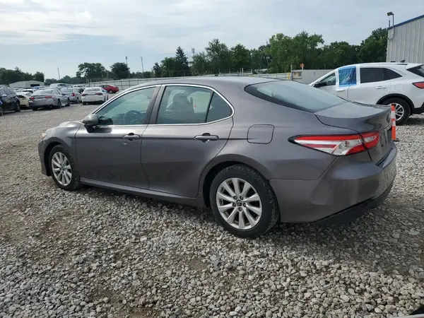4T1B11HK3JU648570 2018 TOYOTA CAMRY - Image 2