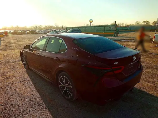 4T1B11HK3JU648830 2018 TOYOTA CAMRY - Image 2