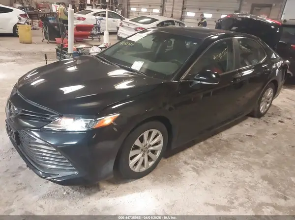 4T1B11HK3JU649184 2018 TOYOTA CAMRY - Image 2