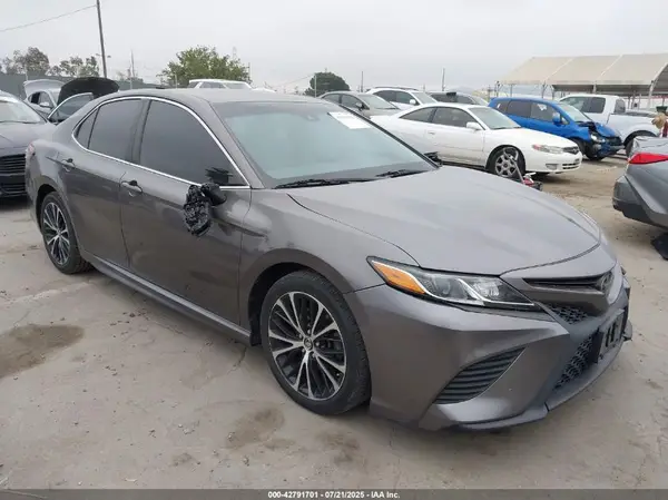 4T1B11HK3JU649671 2018 TOYOTA CAMRY - Image 1
