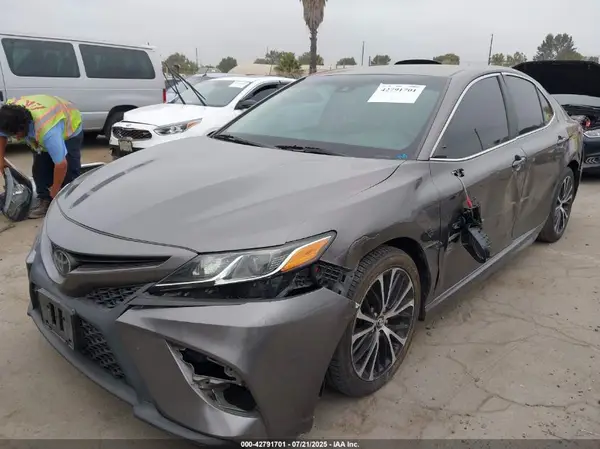 4T1B11HK3JU649671 2018 TOYOTA CAMRY - Image 2