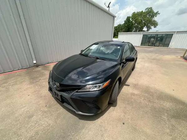4T1B11HK3JU650853 2018 TOYOTA CAMRY - Image 2
