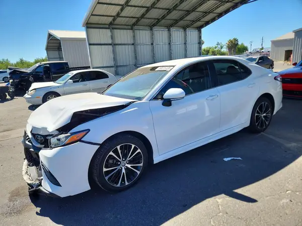 4T1B11HK3JU650867 2018 TOYOTA CAMRY - Image 1