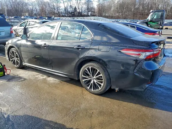 4T1B11HK3JU651520 2018 TOYOTA CAMRY - Image 2