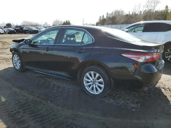 4T1B11HK3JU651825 2018 TOYOTA CAMRY - Image 2