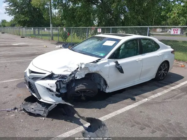 4T1B11HK3JU652084 2018 TOYOTA CAMRY - Image 2