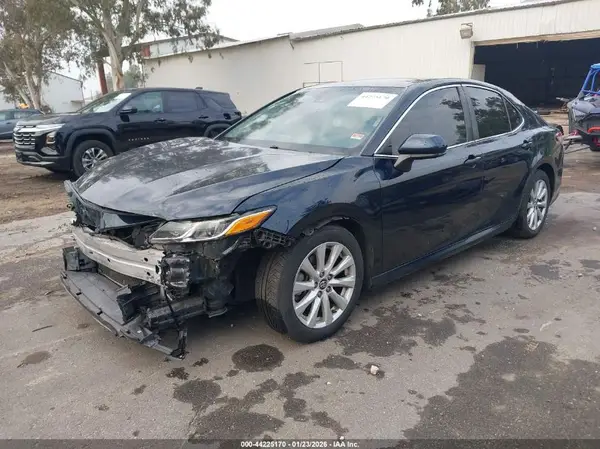 4T1B11HK3JU653669 2018 TOYOTA CAMRY - Image 2