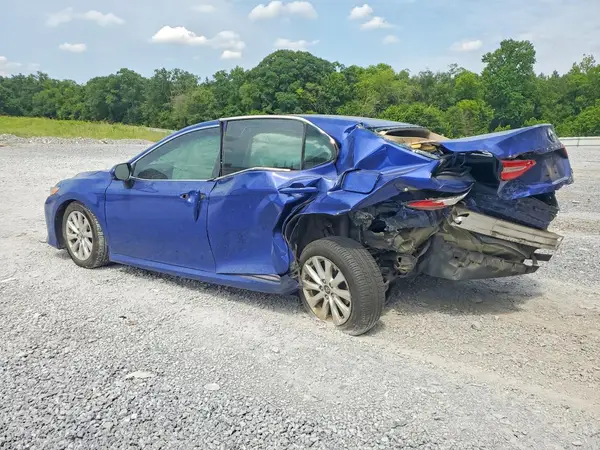 4T1B11HK3JU653929 2018 TOYOTA CAMRY - Image 2