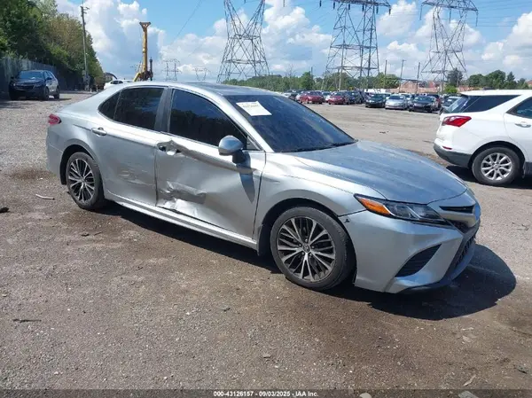 4T1B11HK3JU654028 2018 TOYOTA CAMRY - Image 1