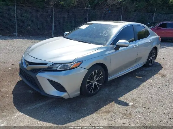 4T1B11HK3JU654028 2018 TOYOTA CAMRY - Image 2