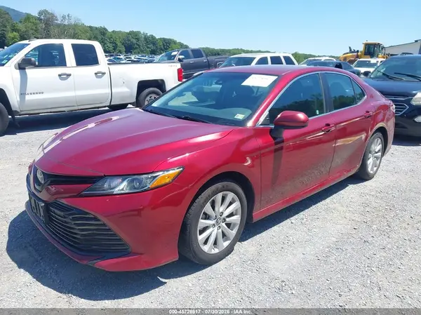 4T1B11HK3JU654983 2018 TOYOTA CAMRY - Image 2