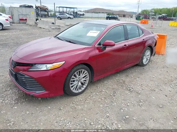 4T1B11HK3JU658872 2018 TOYOTA CAMRY - Image 2