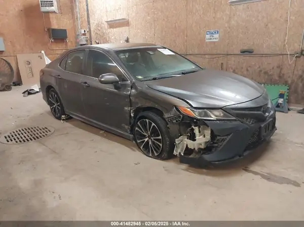 4T1B11HK3JU659309 2018 TOYOTA CAMRY - Image 1