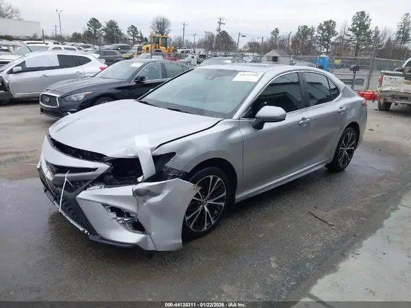 4T1B11HK3JU659830 2018 TOYOTA CAMRY - Image 2