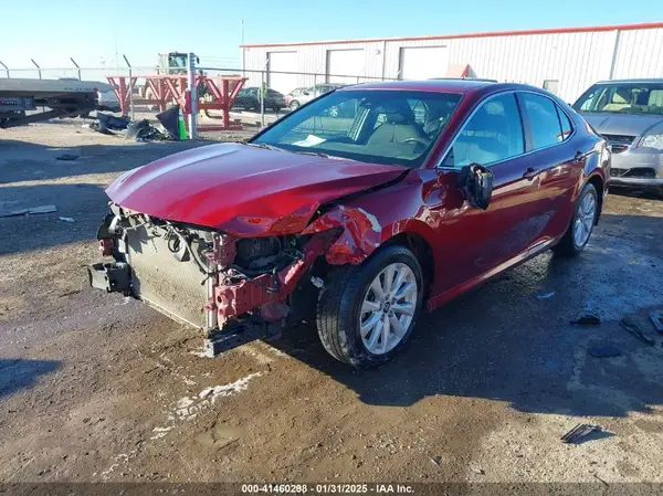 4T1B11HK3JU660041 2018 TOYOTA CAMRY - Image 2