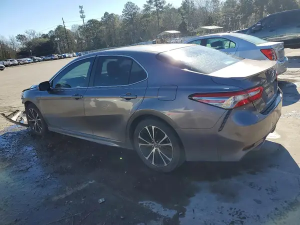 4T1B11HK3JU663120 2018 TOYOTA CAMRY - Image 2