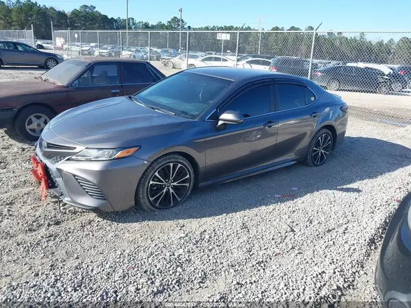 4T1B11HK3JU663313 2018 TOYOTA CAMRY - Image 2
