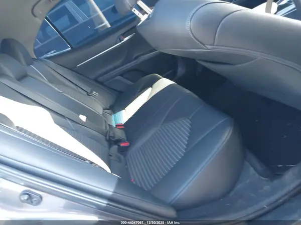 4T1B11HK3JU663313 2018 TOYOTA CAMRY - Image 8