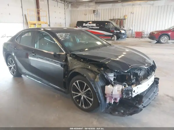 4T1B11HK3JU663571 2018 TOYOTA CAMRY - Image 1