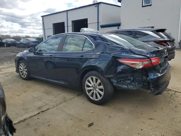 4T1B11HK3JU664218 2018 TOYOTA CAMRY - Image 2