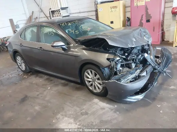 4T1B11HK3JU664980 2018 TOYOTA CAMRY - Image 1
