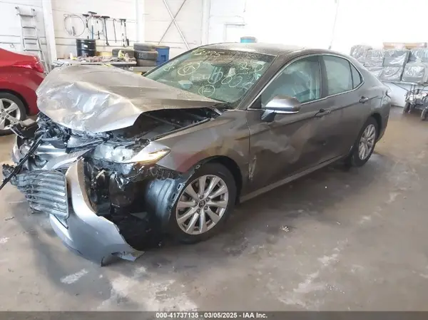 4T1B11HK3JU664980 2018 TOYOTA CAMRY - Image 2
