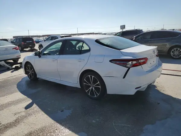 4T1B11HK3JU665076 2018 TOYOTA CAMRY - Image 2