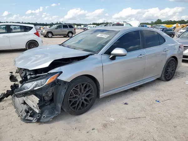 4T1B11HK3JU665935 2018 TOYOTA CAMRY - Image 1