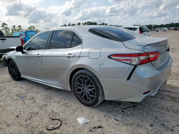 4T1B11HK3JU665935 2018 TOYOTA CAMRY - Image 2