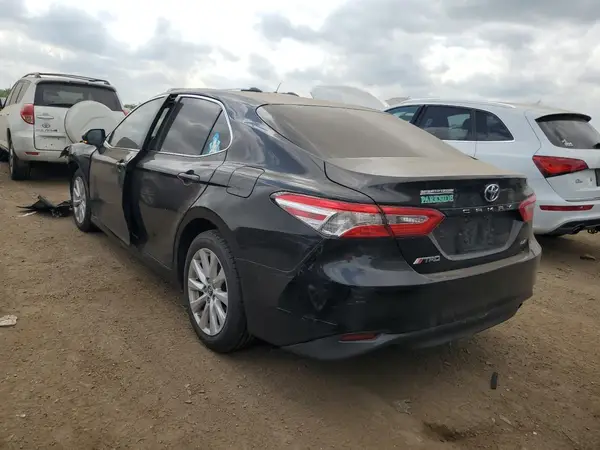 4T1B11HK3JU666261 2018 TOYOTA CAMRY - Image 2