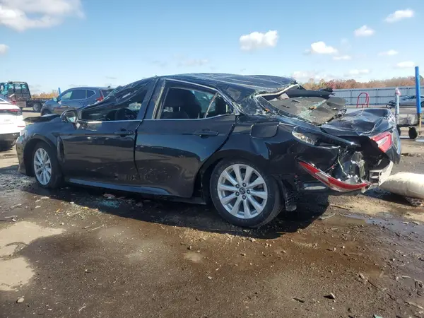 4T1B11HK3JU668138 2018 TOYOTA CAMRY - Image 2