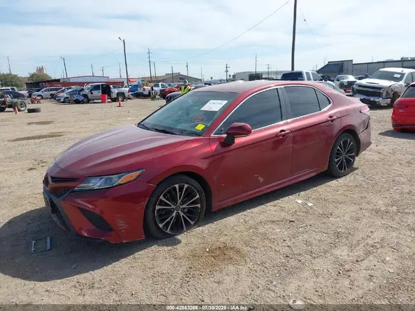 4T1B11HK3JU668768 2018 TOYOTA CAMRY - Image 2