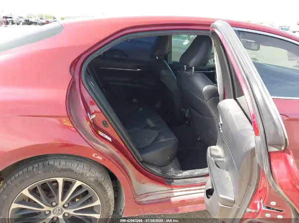 4T1B11HK3JU668768 2018 TOYOTA CAMRY - Image 8