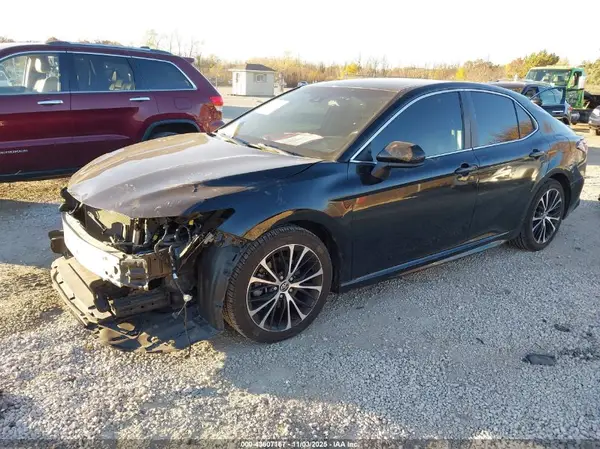 4T1B11HK3JU668835 2018 TOYOTA CAMRY - Image 2