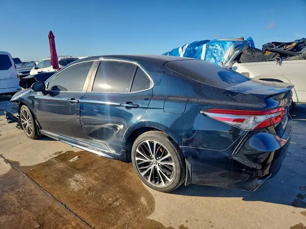 4T1B11HK3JU669130 2018 TOYOTA CAMRY - Image 2