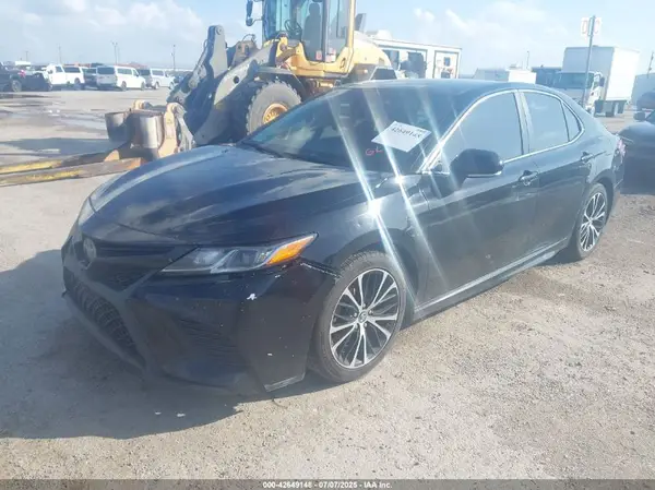 4T1B11HK3JU669239 2018 TOYOTA CAMRY - Image 2