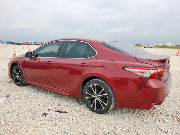 4T1B11HK3JU669516 2018 TOYOTA CAMRY - Image 2