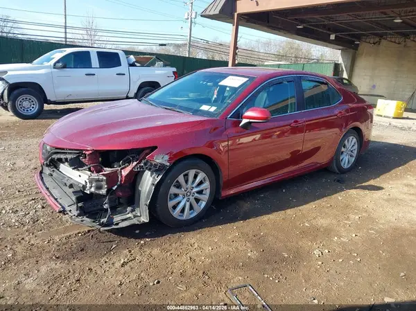 4T1B11HK3JU673582 2018 TOYOTA CAMRY - Image 2