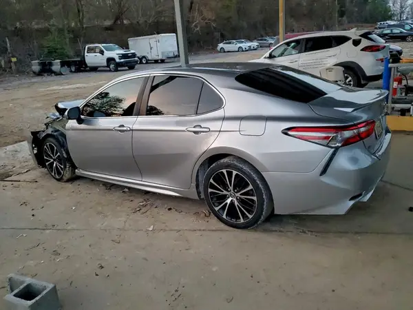 4T1B11HK3JU674568 2018 TOYOTA CAMRY - Image 2