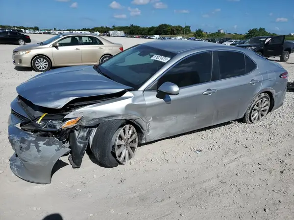 4T1B11HK3JU674912 2018 TOYOTA CAMRY - Image 1
