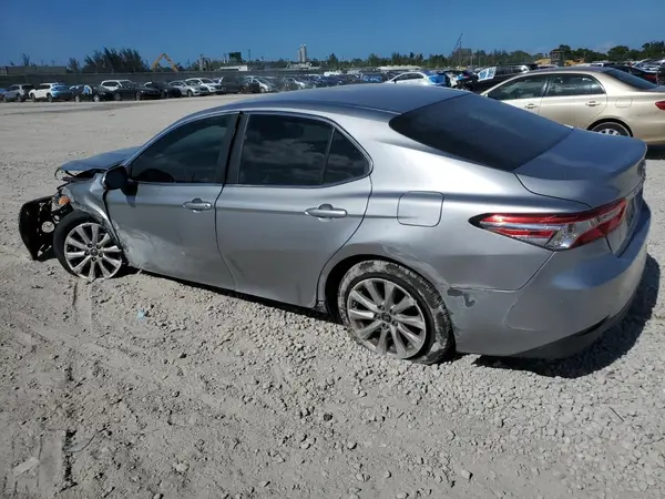 4T1B11HK3JU674912 2018 TOYOTA CAMRY - Image 2