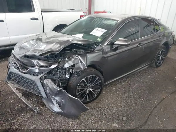 4T1B11HK3JU675364 2018 TOYOTA CAMRY - Image 2