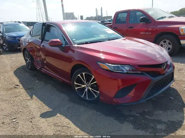 4T1B11HK3JU675915 2018 TOYOTA CAMRY - Image 1