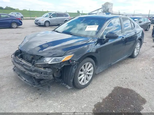 4T1B11HK3JU676160 2018 TOYOTA CAMRY - Image 2