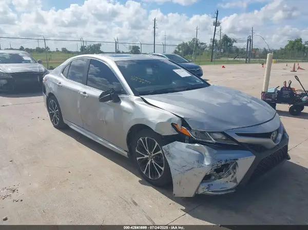 4T1B11HK3KU165694 2019 TOYOTA CAMRY - Image 1