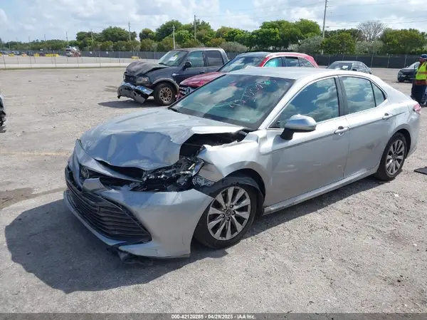 4T1B11HK3KU166084 2019 TOYOTA CAMRY - Image 2